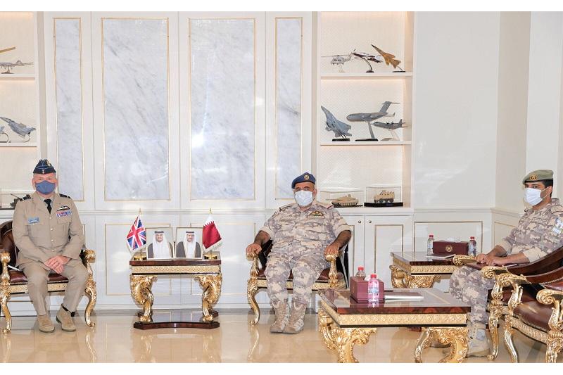 رئيس الأركان يجتمع مع كبير مستشاري الدفاع للشرق الأوسط بوزارة الدفاع البريطانية