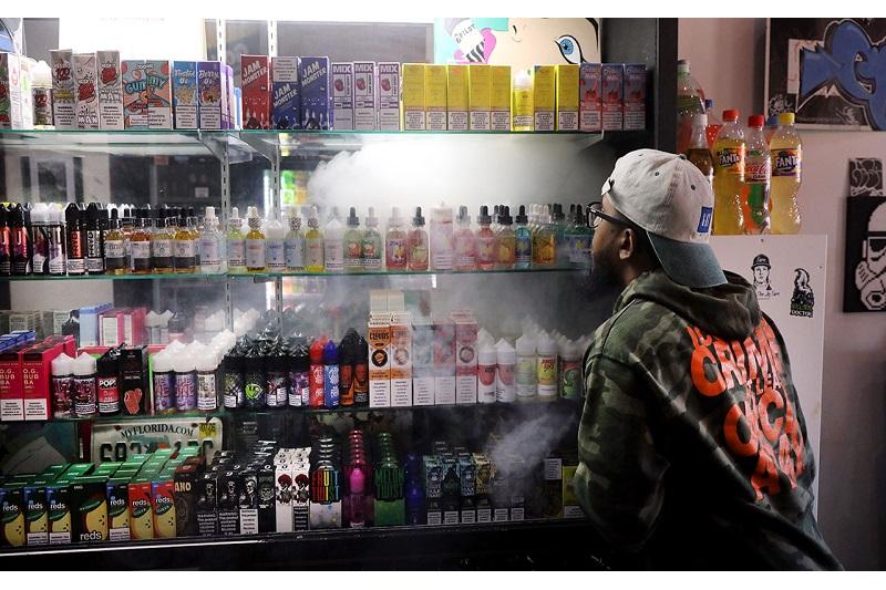 دراسة: أكثر من مليوني تلميذ في أمريكا يستخدمون السجائر الإلكترونية