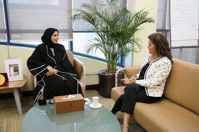 المدير التنفيذي لمركز نماء تجتمع مع مسؤولة من الإسكوا
