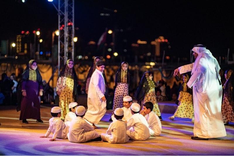 القرية التراثية وسوق تذكار عربي وعروض مسرحية تجذب زوار كتارا