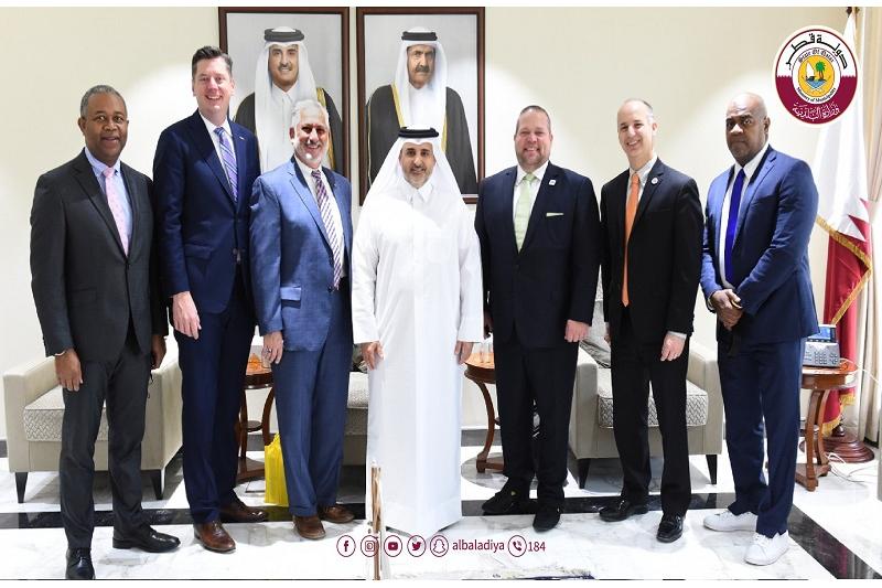 وزير البلدية يجتمع مع عدد من عمداء المدن الأمريكية