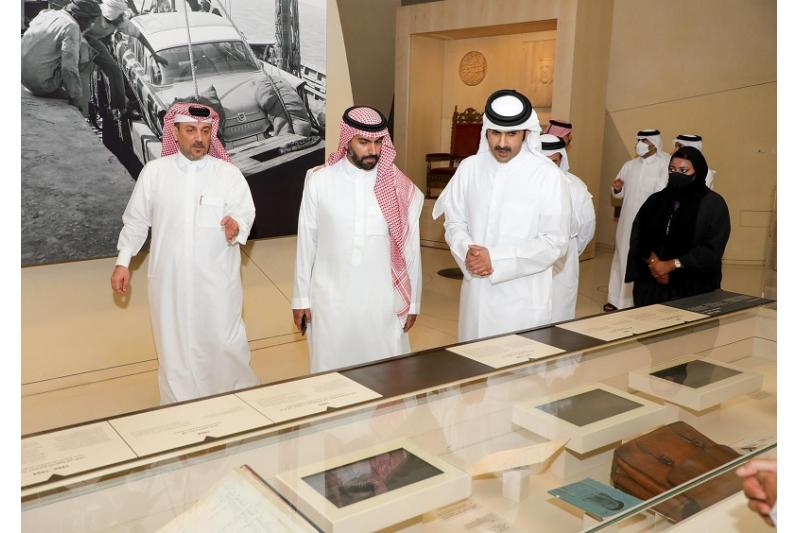 وزير الثقافة ونظيره السعودي يزوران متحف قطر الوطني