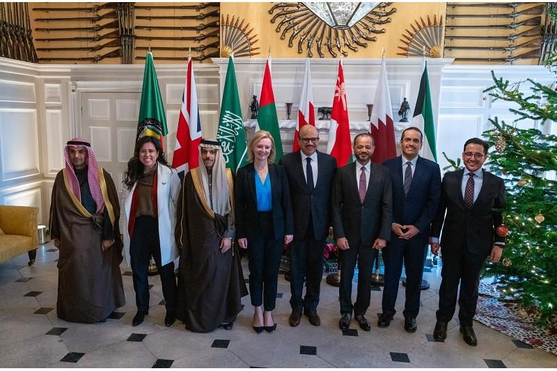 نائب رئيس مجلس الوزراء وزير الخارجية يشارك في الاجتماع الوزاري الخليجي البريطاني