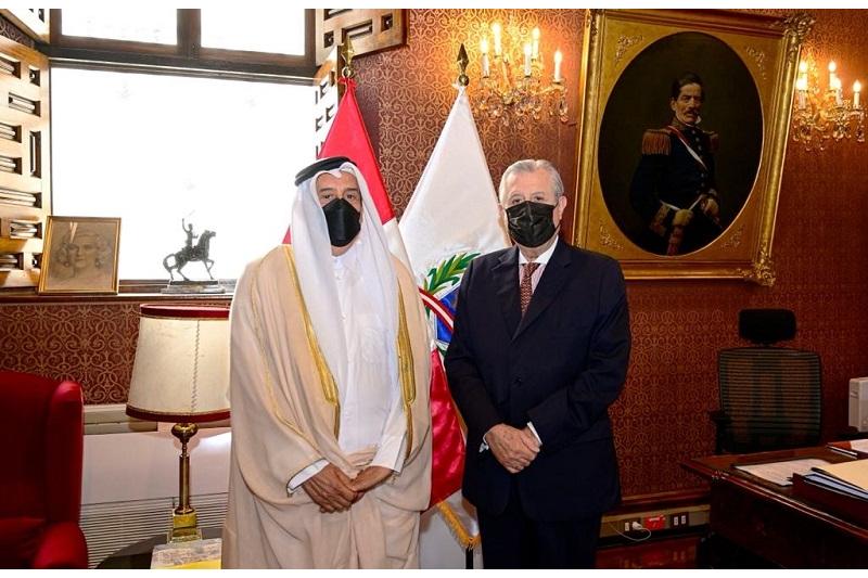 وزير خارجية جمهورية بيرو يجتمع مع سفير دولة قطر