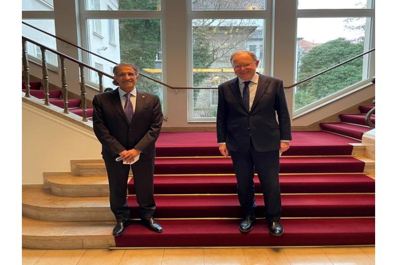 رئيس وزراء ولاية ساكسونيا السفلى بألمانيا يجتمع مع سفير دولة قطر