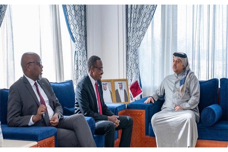 نائب رئيس مجلس الوزراء وزير الدولة لشؤون الدفاع يلتقي وزير الدفاع الرواندي