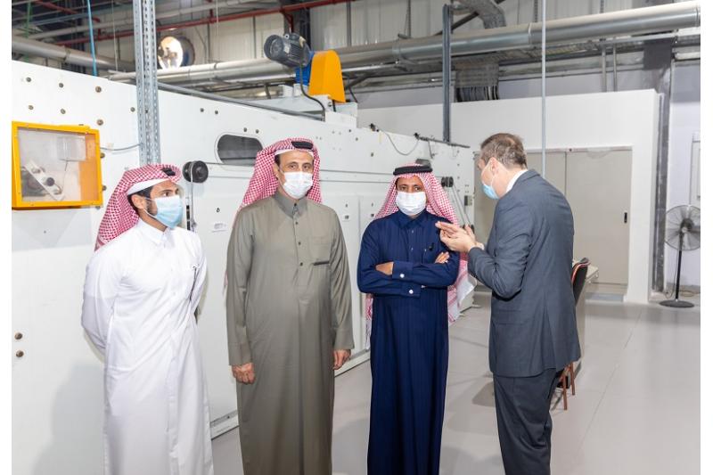 رئيس غرفة قطر يؤكد دعم الغرفة الدائم لقطاع الصناعات الصغيرة والمتوسطة