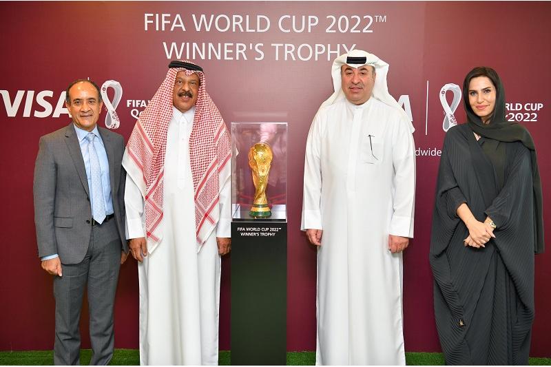 "فيزا" تعرض كأس العالم FIFA في مقر البنك التجاري