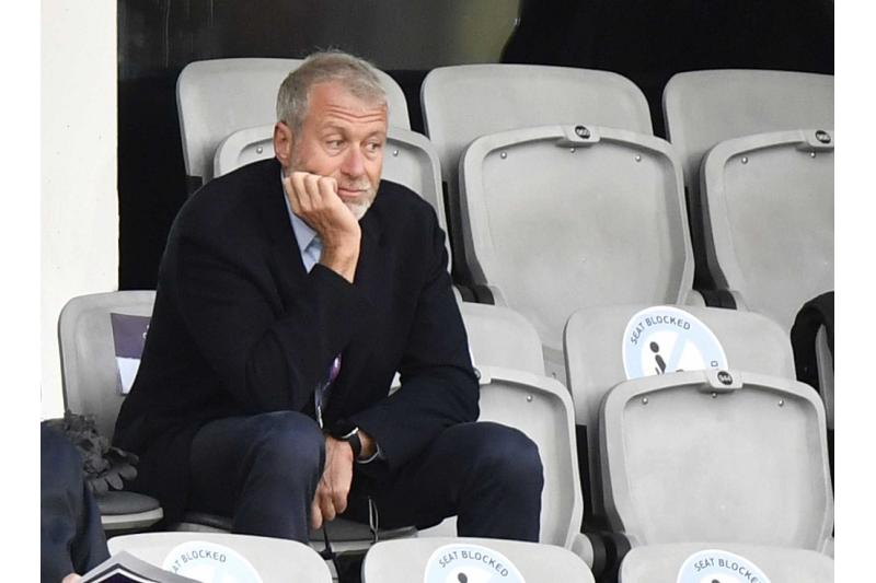 بريطانيا تضيف أبراموفيتش وسيتشين ولبيديف لقائمة العقوبات الروسية