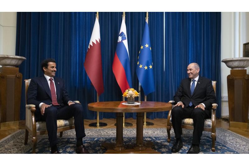 سمو الأمير يلتقي رئيس الوزراء السلوفيني