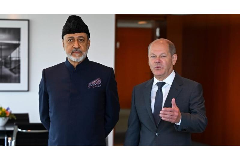 سلطان عمان والمستشار الألماني يبحثان تعزيز العلاقات بين البلدين