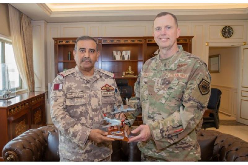 رئيس الأركان يلتقي قائد القوات الجوية المركزية الأمريكية
