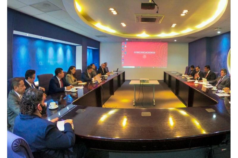 وفد من الهيئة العامة للطيران المدني يجتمع مع وزير المواصلات والنقل في المكسيك