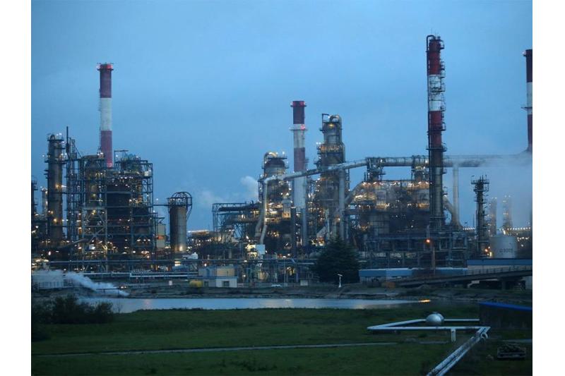 ارتفاع أسعار النفط بأكثر من دولارين للبرميل