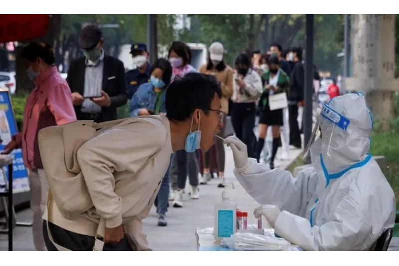 الصين تكثف إجراءات مكافحة كورونا في المدن الكبرى مع زيادة الإصابات
