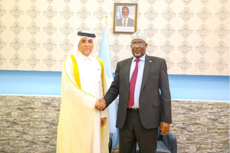 رئيس مجلس الشعب الصومالي يجتمع مع سفير دولة قطر