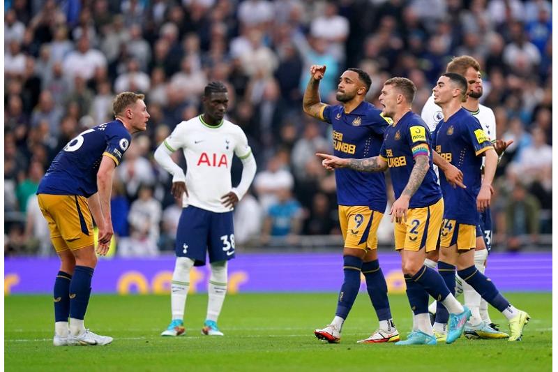 نيوكاسل يدخل المربع الذهبي بعد الفوز على توتنهام