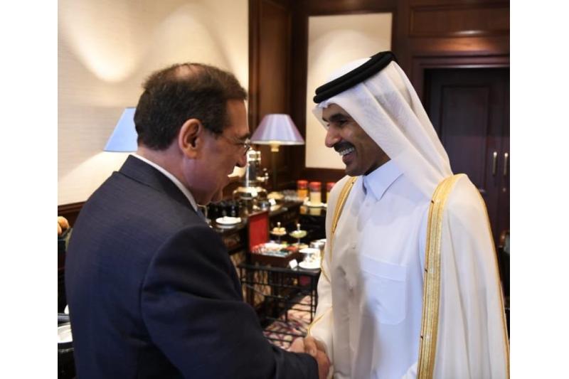 وزير الدولة لشؤون الطاقة يجتمع مع وزير البترول المصري