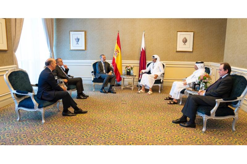 سمو الأمير يلتقي ملك إسبانيا