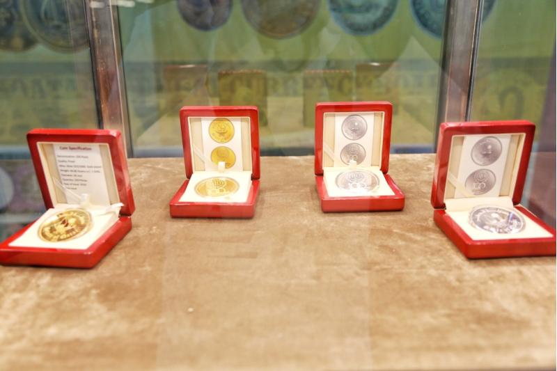 نادي الطوابع والعملات في درب الساعي يجسد ذاكرة الوطن