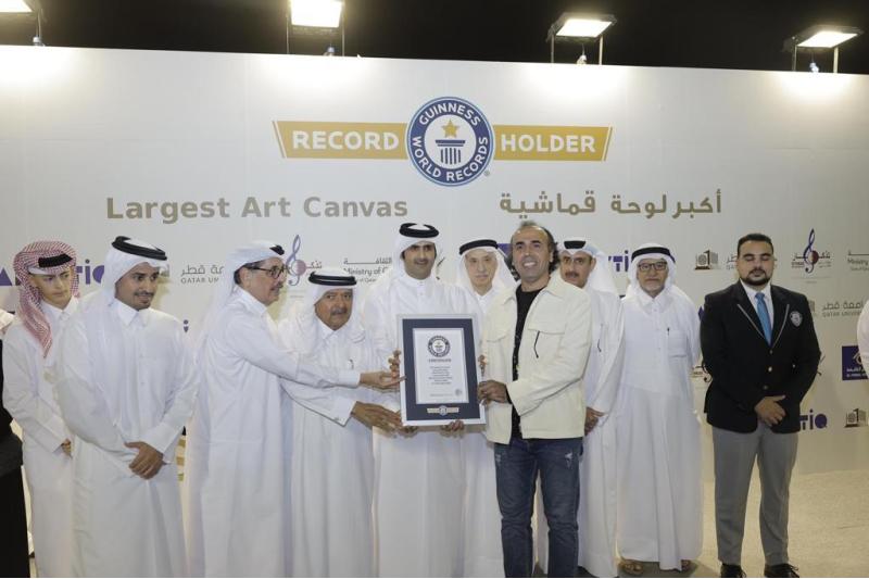 وزير الثقافة يدشن أكبر لوحة فنية في العالم بعنوان "قصة كرة" حازت شهادة موسوعة غينيس للأرقام القياسية