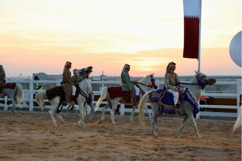 طلاب أكاديمية الشقب يقدمون عروضا تراثية تجذب الجمهور