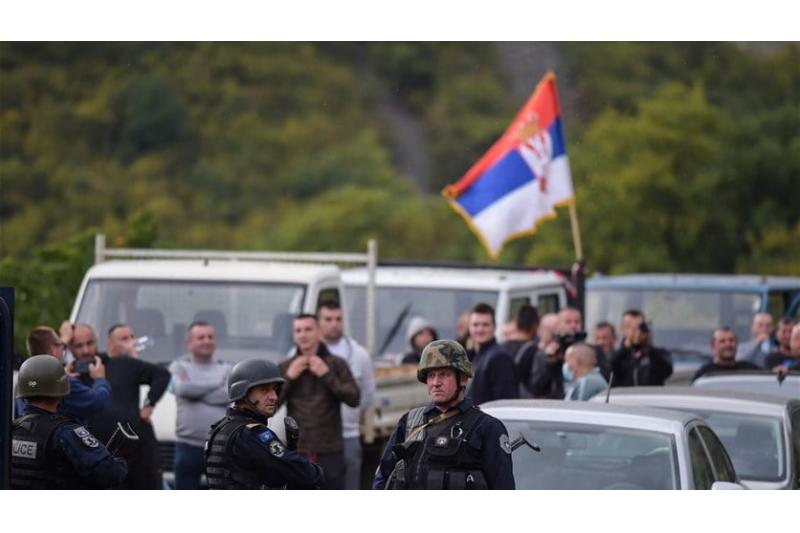 الرئيس الصربي يضع الجيش في حالة تأهب قصوى إثر التوترات في كوسوفو