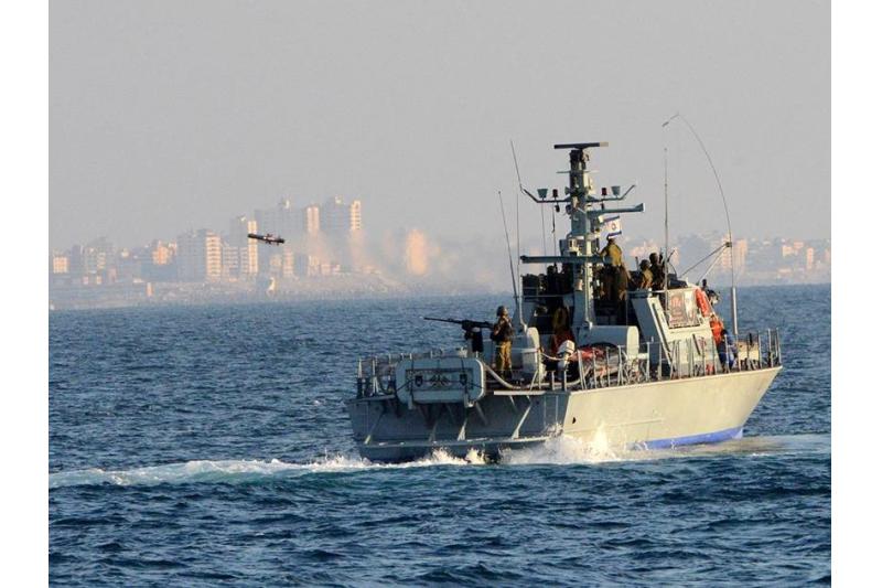 بحرية الاحتلال تستهدف مراكب الصيادين الفلسطينيين في قطاع غزة