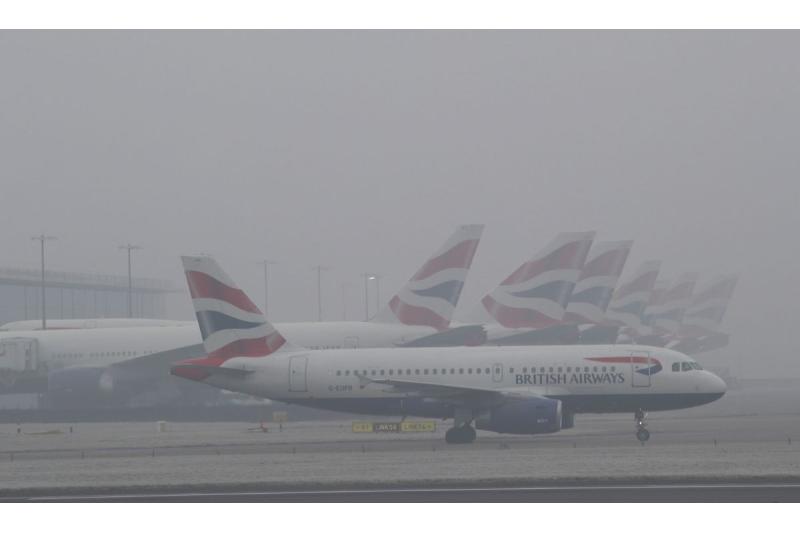 إلغاء 80 رحلة بمطار هيثرو بسبب موجة الطقس السيئ