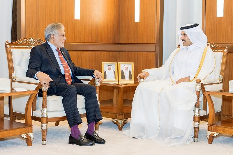 وزير الدولة لشؤون الطاقة يجتمع مع وزير المالية الباكستاني