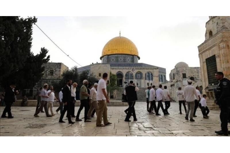 عشرات المستوطنين يقتحمون المسجد الأقصى بحماية شرطة الاحتلال