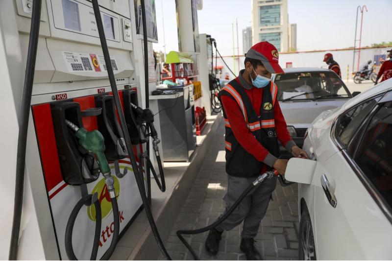 باكستان ترفع أسعار الوقود قبل زيارة بعثة من صندوق النقد الدولي