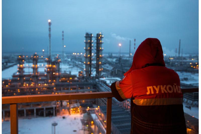 روسيا تعتزم خفض إنتاجها من النفط بـ 500 ألف برميل يوميا في مارس المقبل