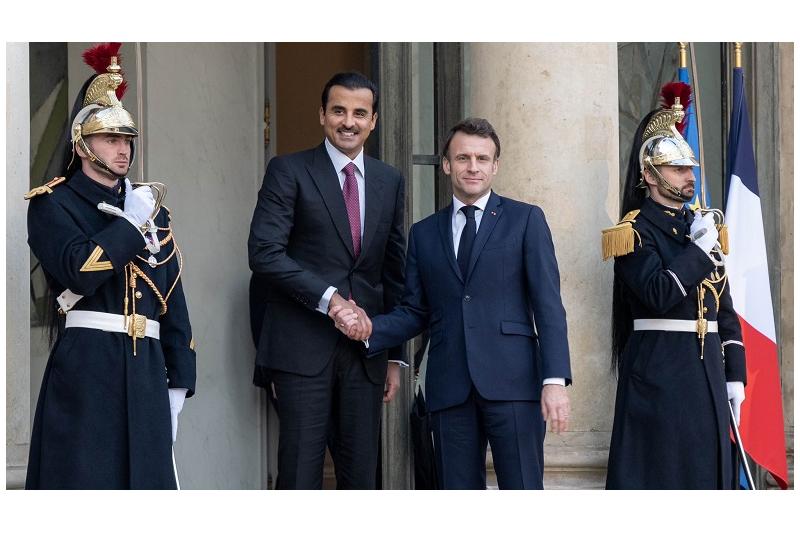 سمو الأمير يؤكد الحرص على دعم وتعزيز العلاقات الاستراتيجية مع فرنسا