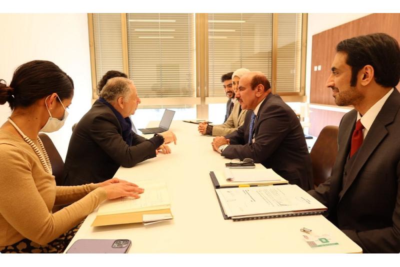 وزير المواصلات يجتمع مع المبعوث الخاص للأمين العام للأمم المتحدة للسلامة على الطرق