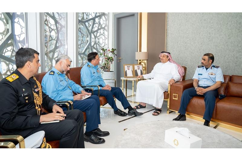 نائب رئيس مجلس الوزراء ووزير الدولة لشؤون الدفاع يلتقي رئيس الأركان الجوية الباكستانية