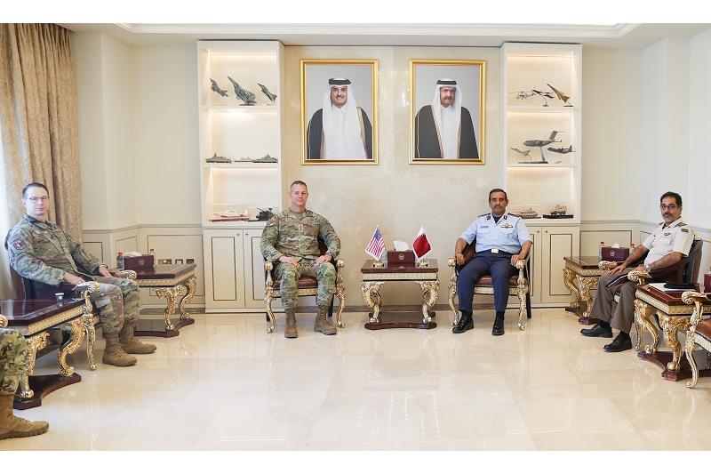 رئيس الأركان يلتقي قائد قيادة القوات الجوية المركزية الأمريكية