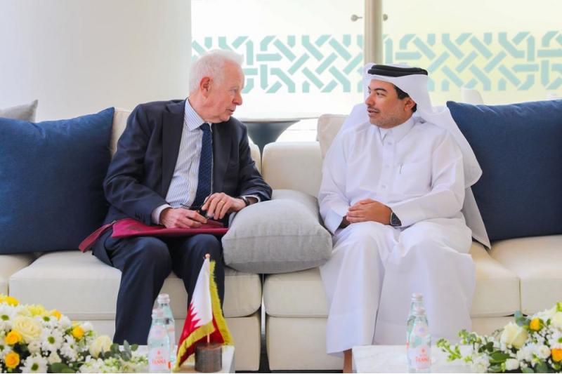 رئيس محكمة الاستثمار والتجارة يجتمع مع وفد من محكمة قطر الدولية
