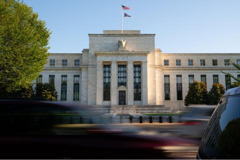 الاحتياطي الفيدرالي يقرض البنوك الأمريكية 12 مليار دولار لتخفيف الضغوط