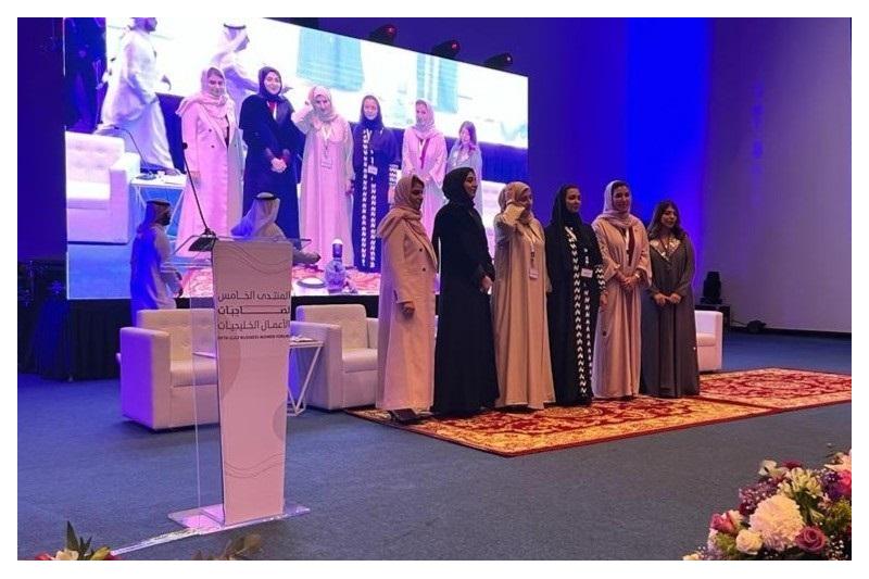 رئيس منتدى سيدات الأعمال القطريات تنوه بالتجربة الرائدة لمؤسسة التعليم فوق الجميع