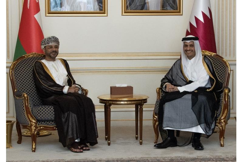 رئيس مجلس الوزراء وزير الخارجية يلتقي وزير الخارجية العماني