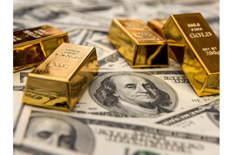 تراجع أسعار الذهب متأثرة بارتفاع الدولار