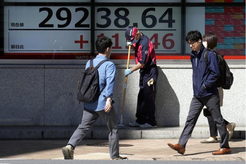 انخفاض مؤشرات الأسهم اليابانية وسط ارتفاع الين ومخاوف في القطاع المصرفي الأمريكي