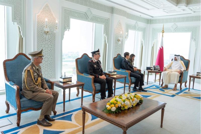 وزير الداخلية يجتمع مع السفير الإيطالي