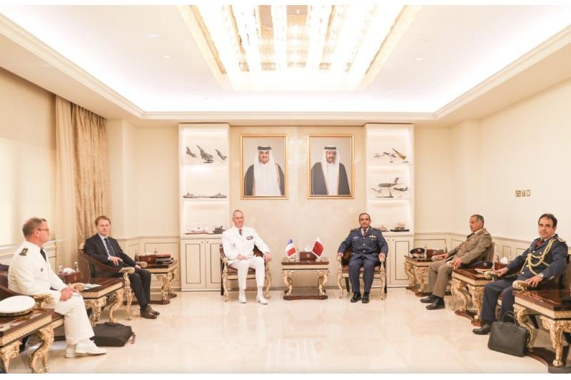 رئيس الأركان يلتقي قائد القوات البرية الفرنسية