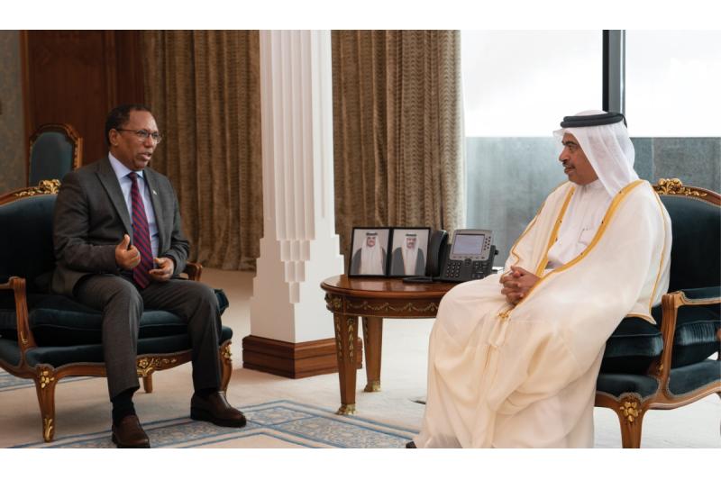 وزير المالية يجتمع مع نظيره الصومالي