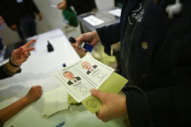 بدء التصويت في الخارج في جولة الإعادة للانتخابات الرئاسية التركية