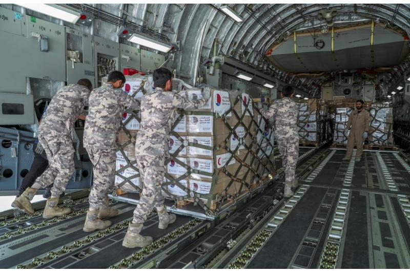 وصول طائرة قطرية تحمل مواد غذائية وإجلاء مجموعة جديدة من السودان