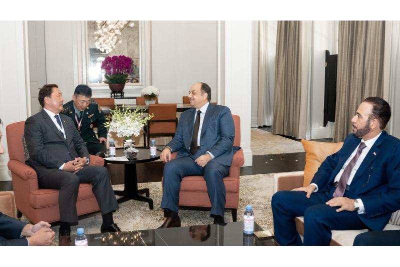 نائب رئيس مجلس الوزراء ووزير الدولة لشؤون الدفاع يلتقي وزير الدفاع المنغولي