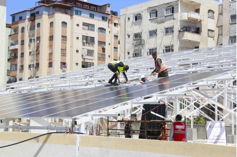 الهلال الأحمر القطري يدعم مستشفى القدس في غزة بمصادر الطاقة النظيفة